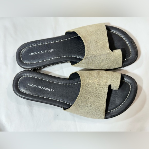 DONALD J. PLINER Beige with Gold toe ring sandals size 8.5 - Picture 3 of 8